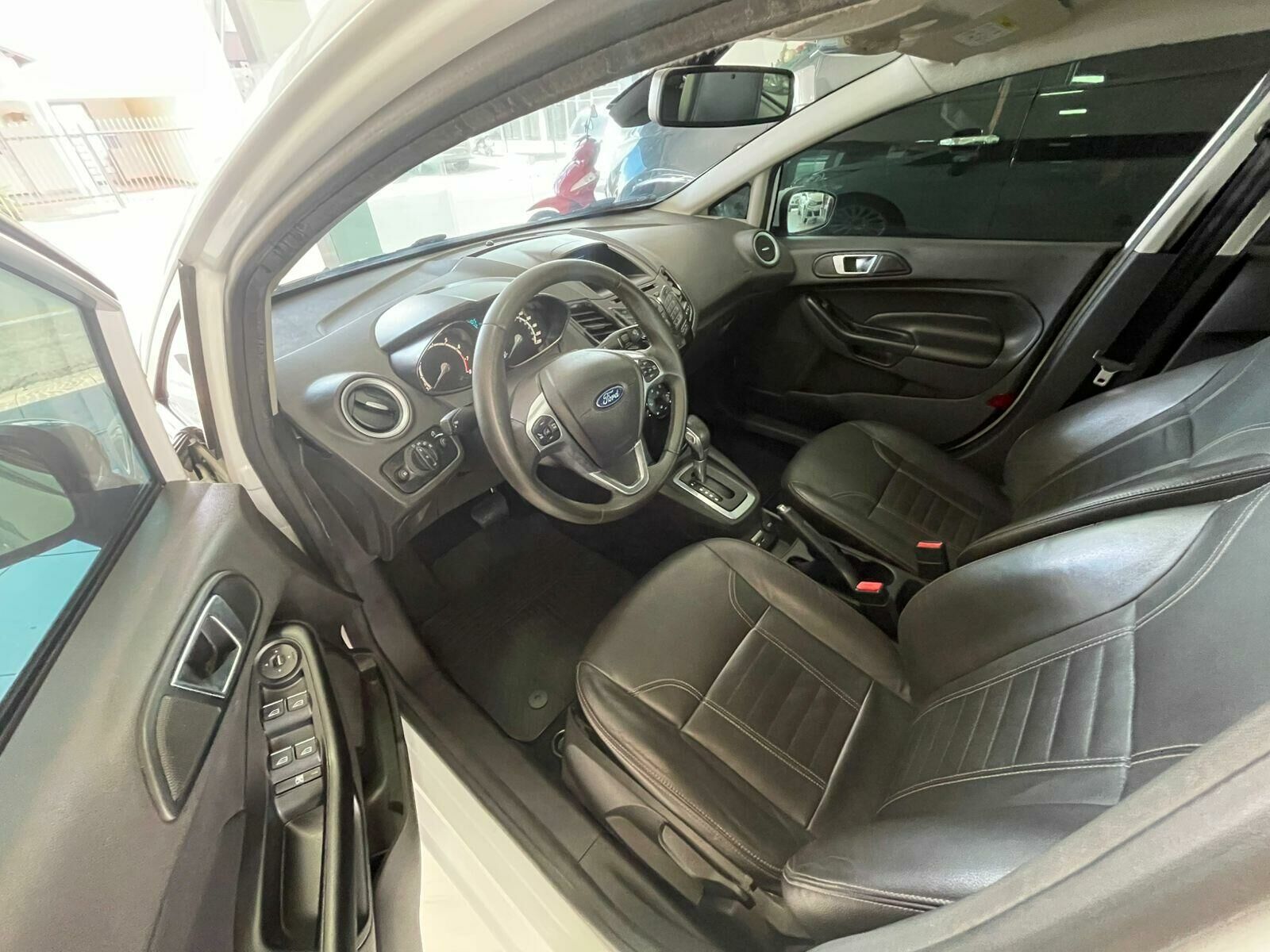 Imagem do veículo  FORD NEW FIESTA HATCH TITANIUM 1.6